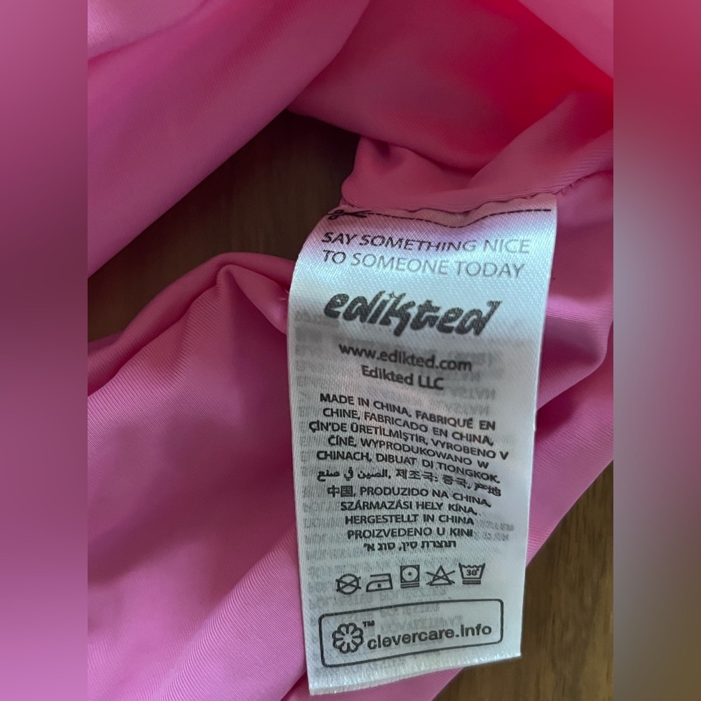 Edikted Vibrant Pink Top size M ๐๐ - Picture 8 of 8